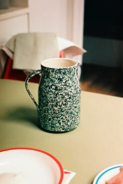 Hay Sobremesa Kanne -Hay 567401 01 6 EnvironmentImage 20eb15a150