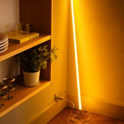 Hay Neon Tube Slim Leuchtstofflampe 50cm -Hay Neon tube slim miljo3 5d2496a620 1